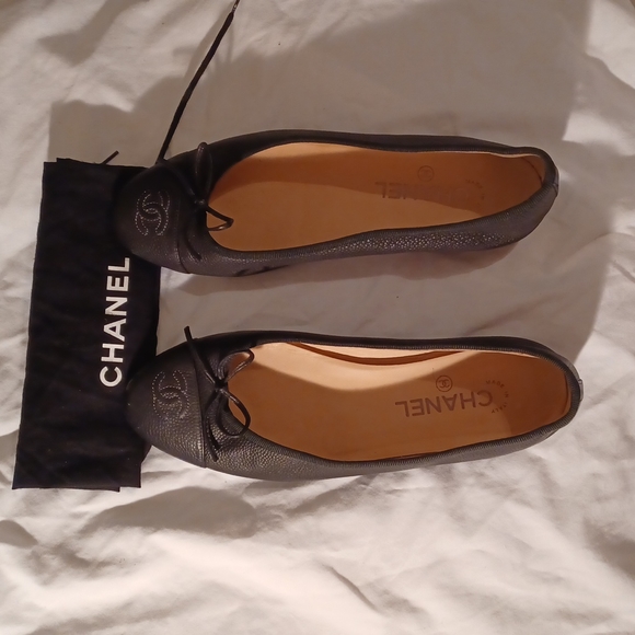 CHANEL - Picture 1 of 6